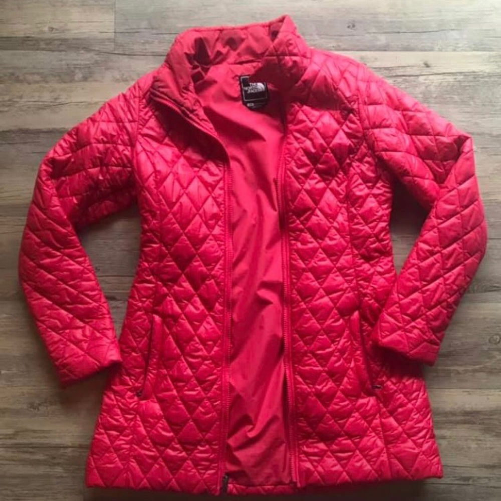 North face Women’s Hot Pink Lightweight Puff
